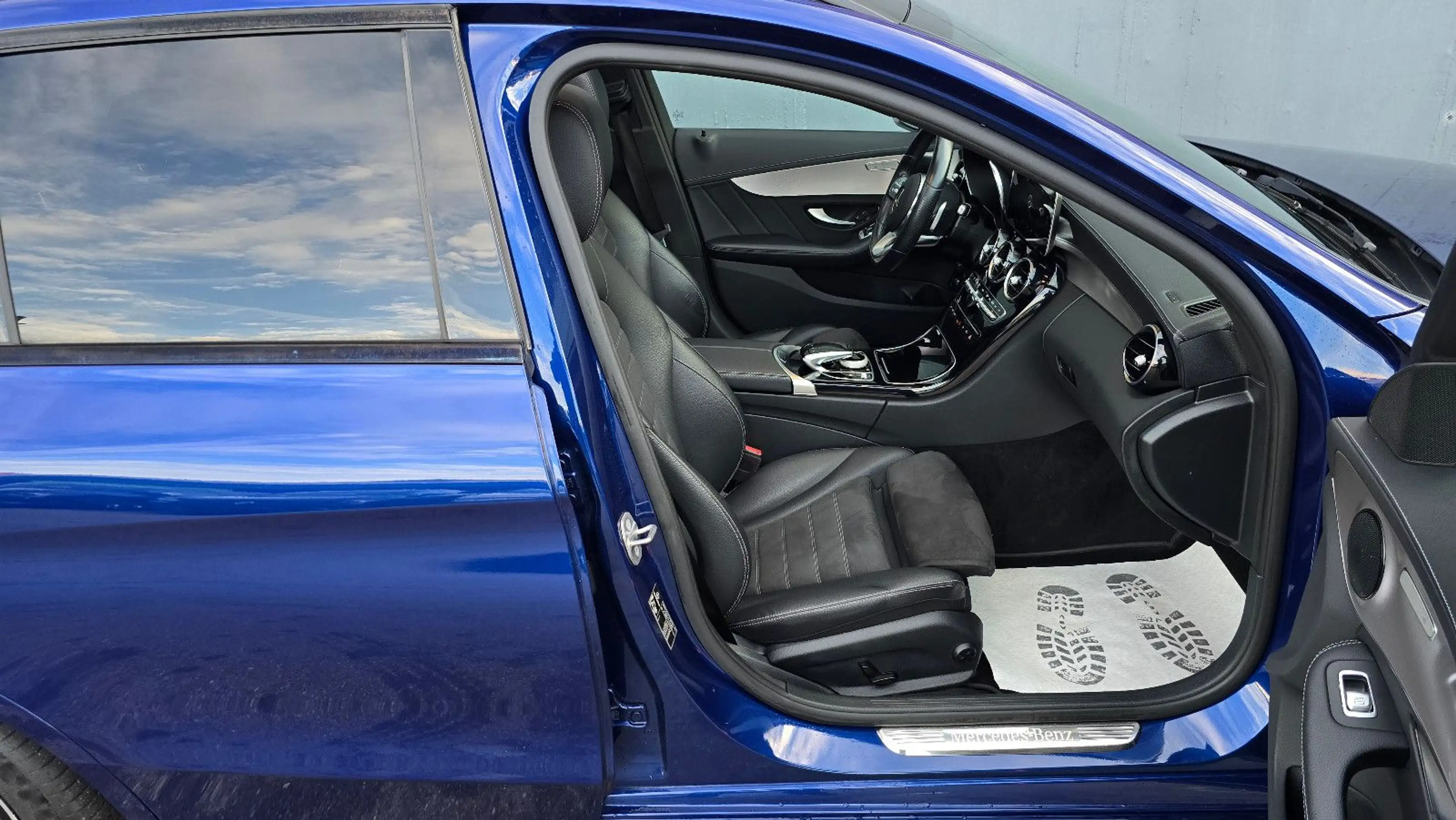 Mercedes-Benz C 220 d T Autom. AMG Night Pano/Virtual/AHK — photo 7