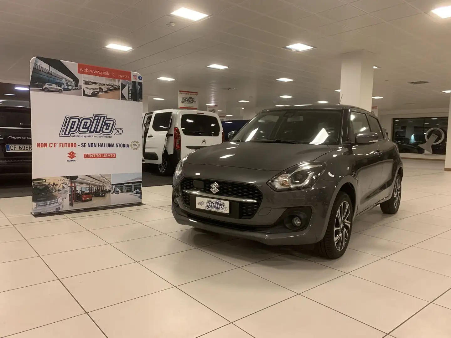 Suzuki Swift 1.2 Hybrid 4WD AllGrip Top Grigio - 1