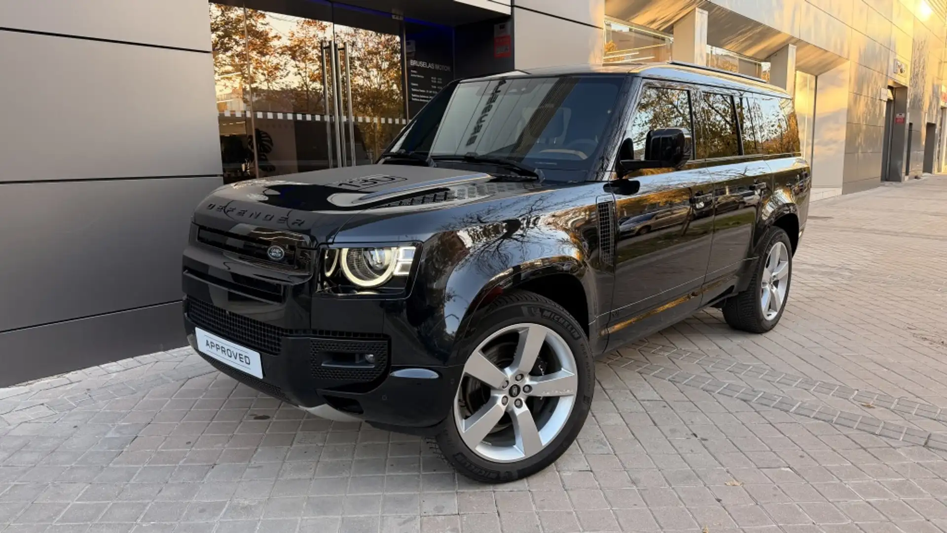 Land Rover Defender 130 5.0 V8 AWD Aut. 500 Noir - 1