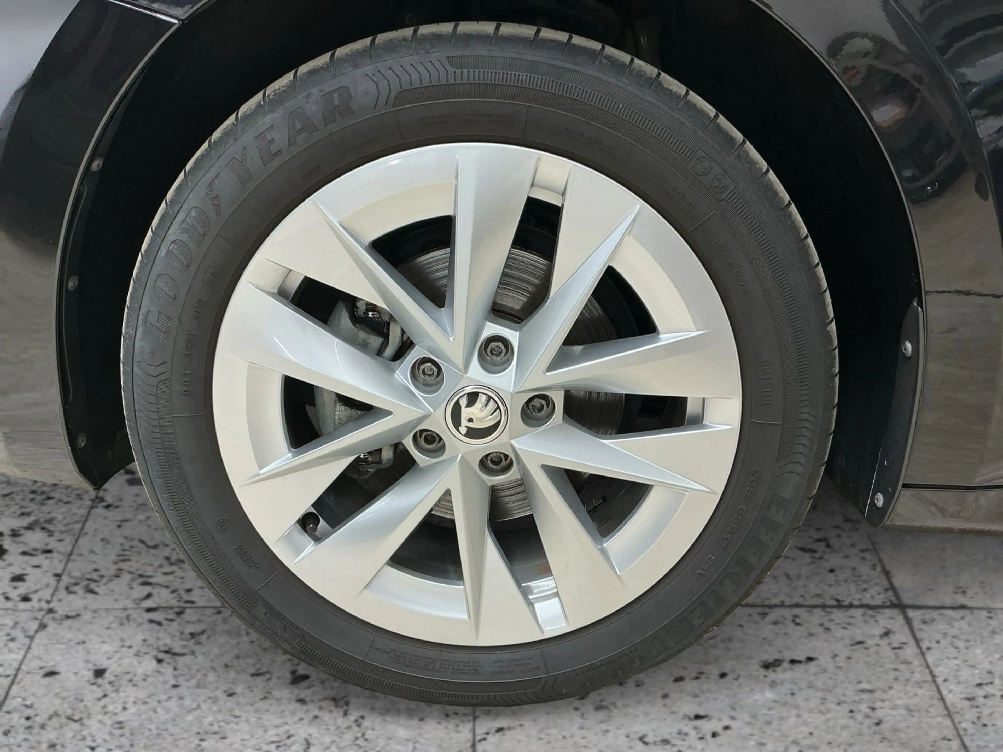 Skoda Octavia Combi 2.0 TDI DSG Style LED+NAV+APP+ACC — photo 8
