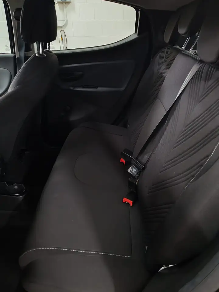 Lancia Ypsilon 2023 — фото 12