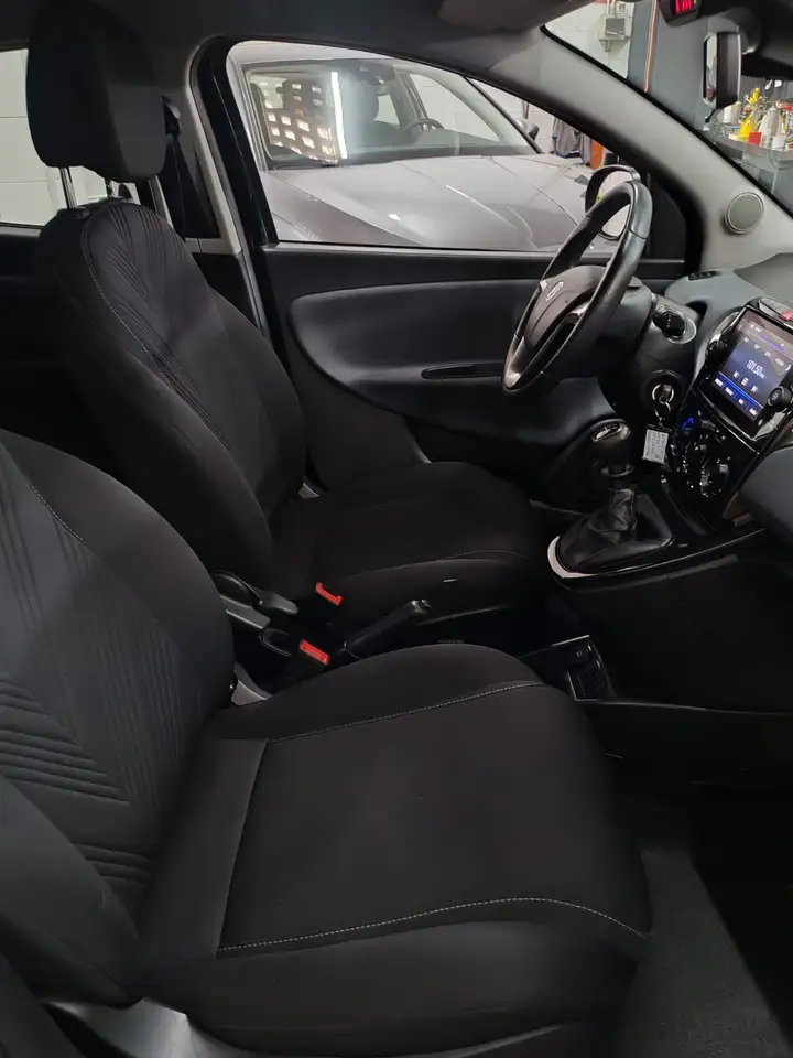 Lancia Ypsilon 2023 — фото 6