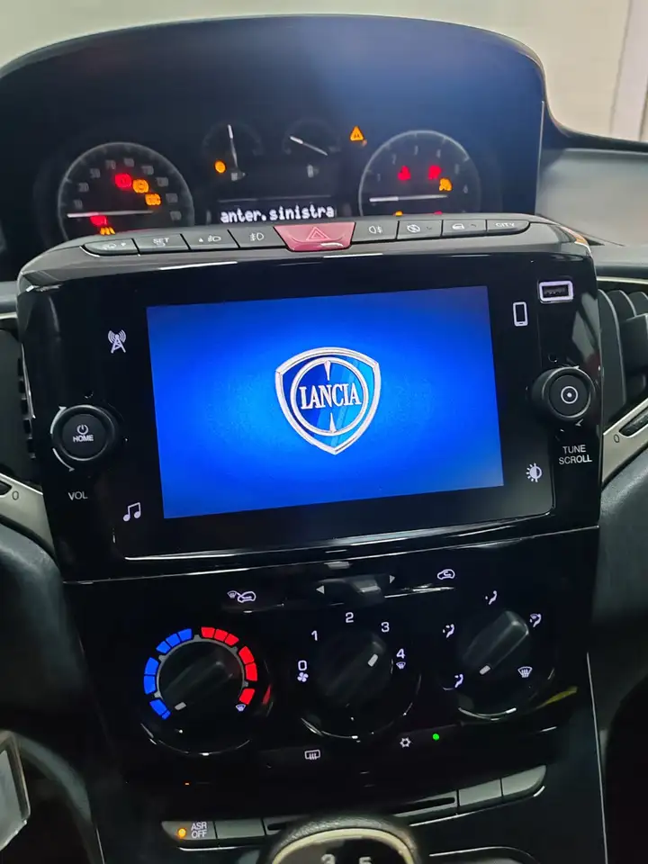 Lancia Ypsilon 2023 — фото 8