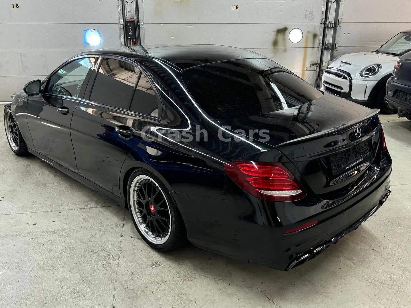 Mercedes-Benz E 400 4MATIC AMG-Line*LED*Burmester*Pano*Head-Up Schwarz - 1