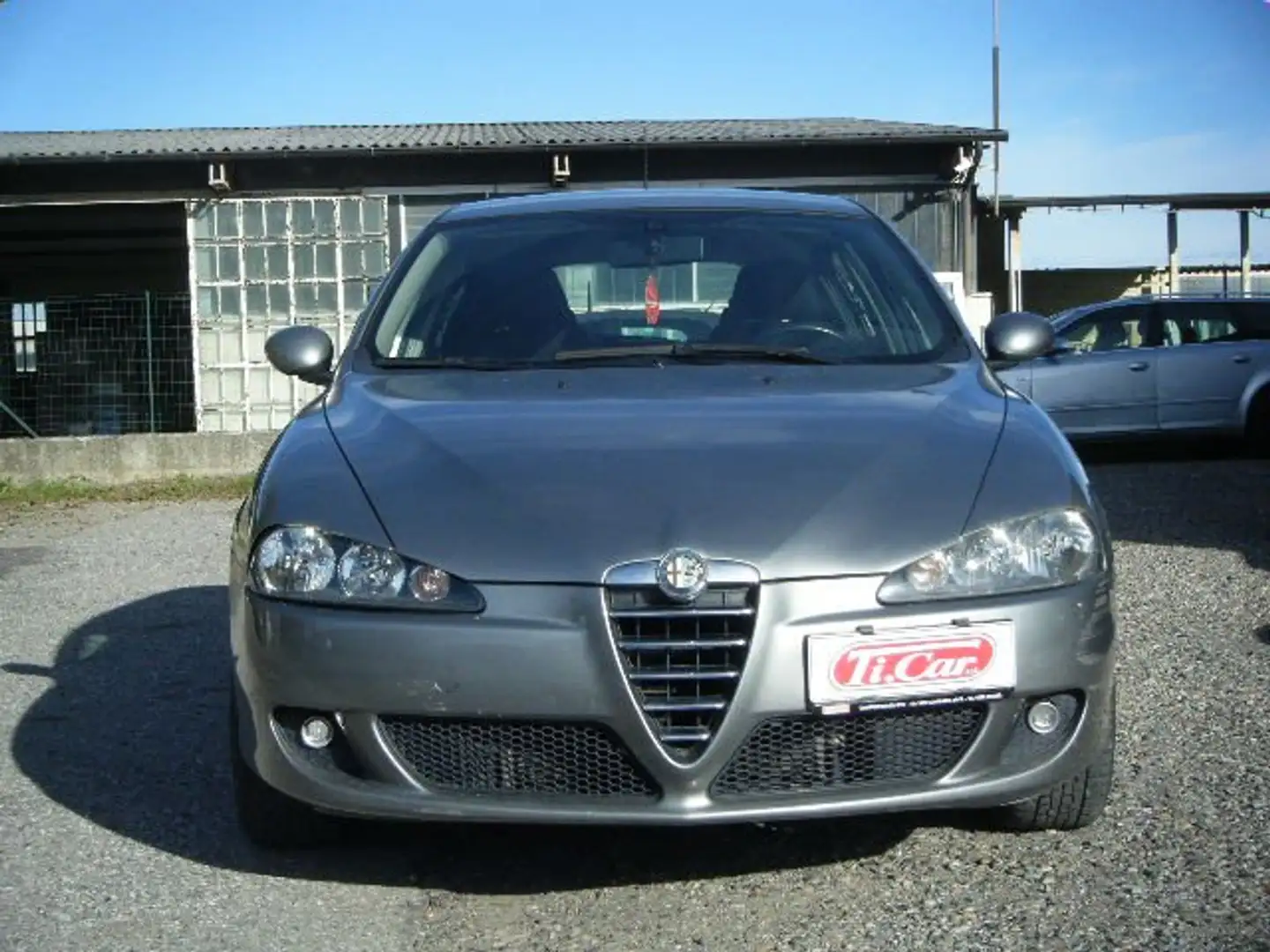 Alfa Romeo 147 147 1.6 ts 16v 5PProgression  105cv Gris - 1
