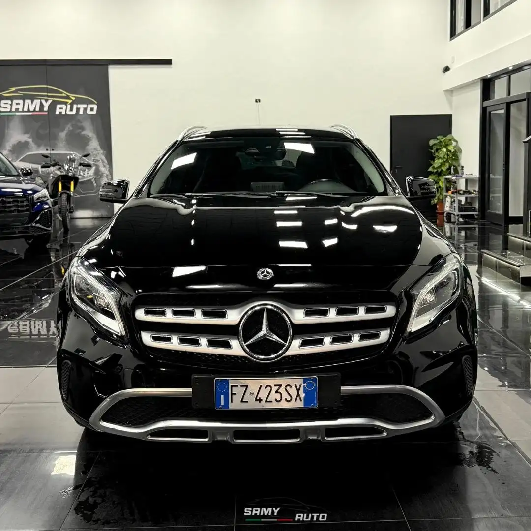 Mercedes-Benz GLA 180 auto Schwarz - 1