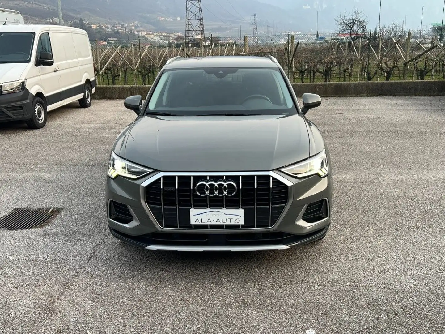 Audi Q3 2.0 TFSI 180 CV quattro S tronic Sport Grau - 1