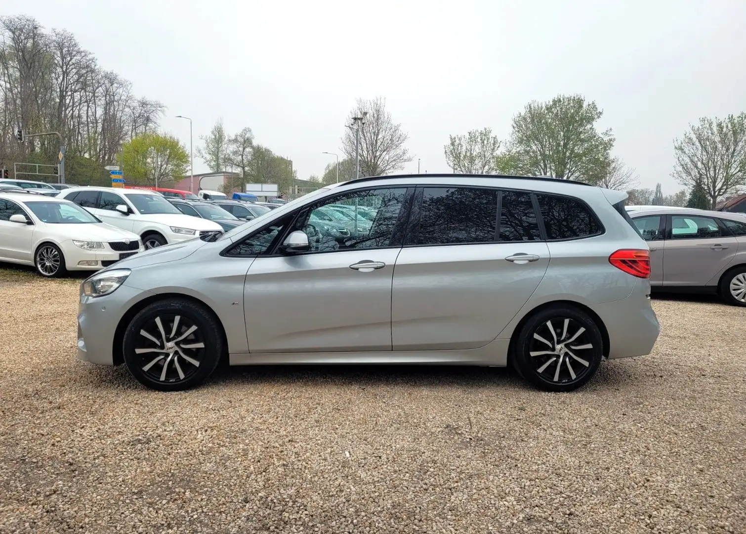 BMW 220 Gran Tourer 220 d xDrive M Sport*Navi*R-Cam*HUD* Gris - 2