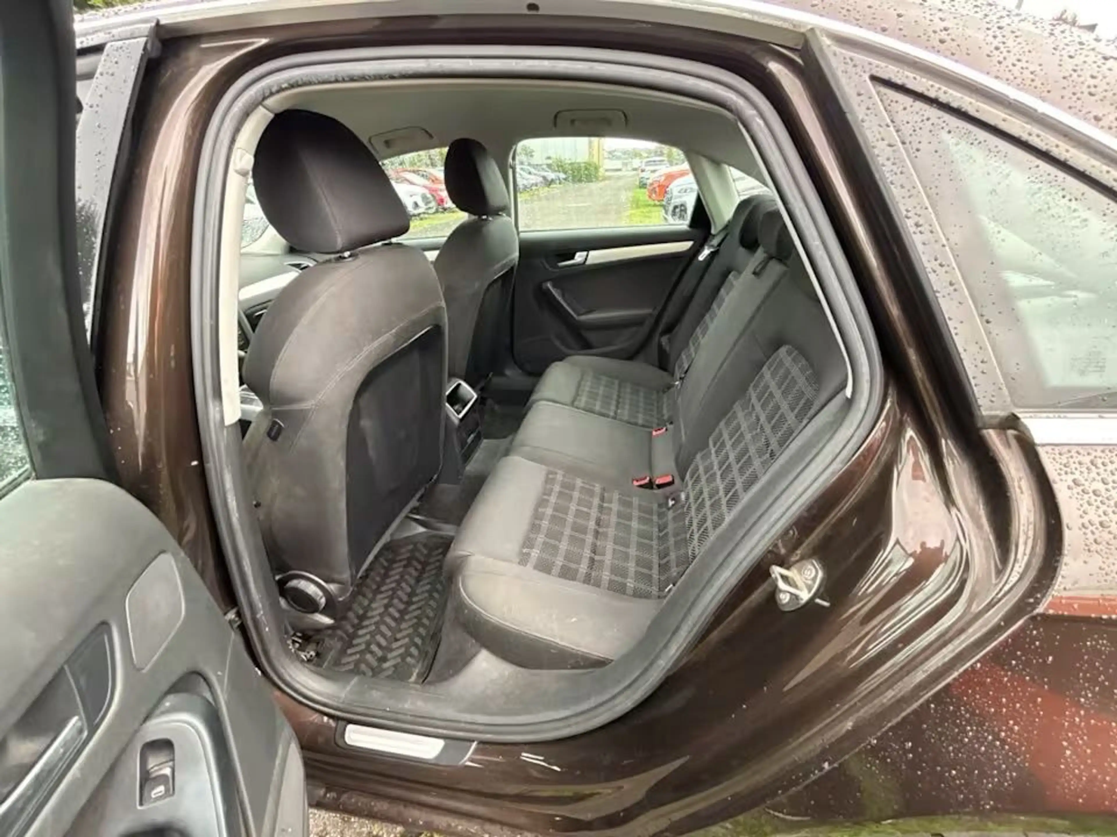 Audi A4 2.0 TDI Limousine Automatik PDC Tempomat SHZ — photo 7