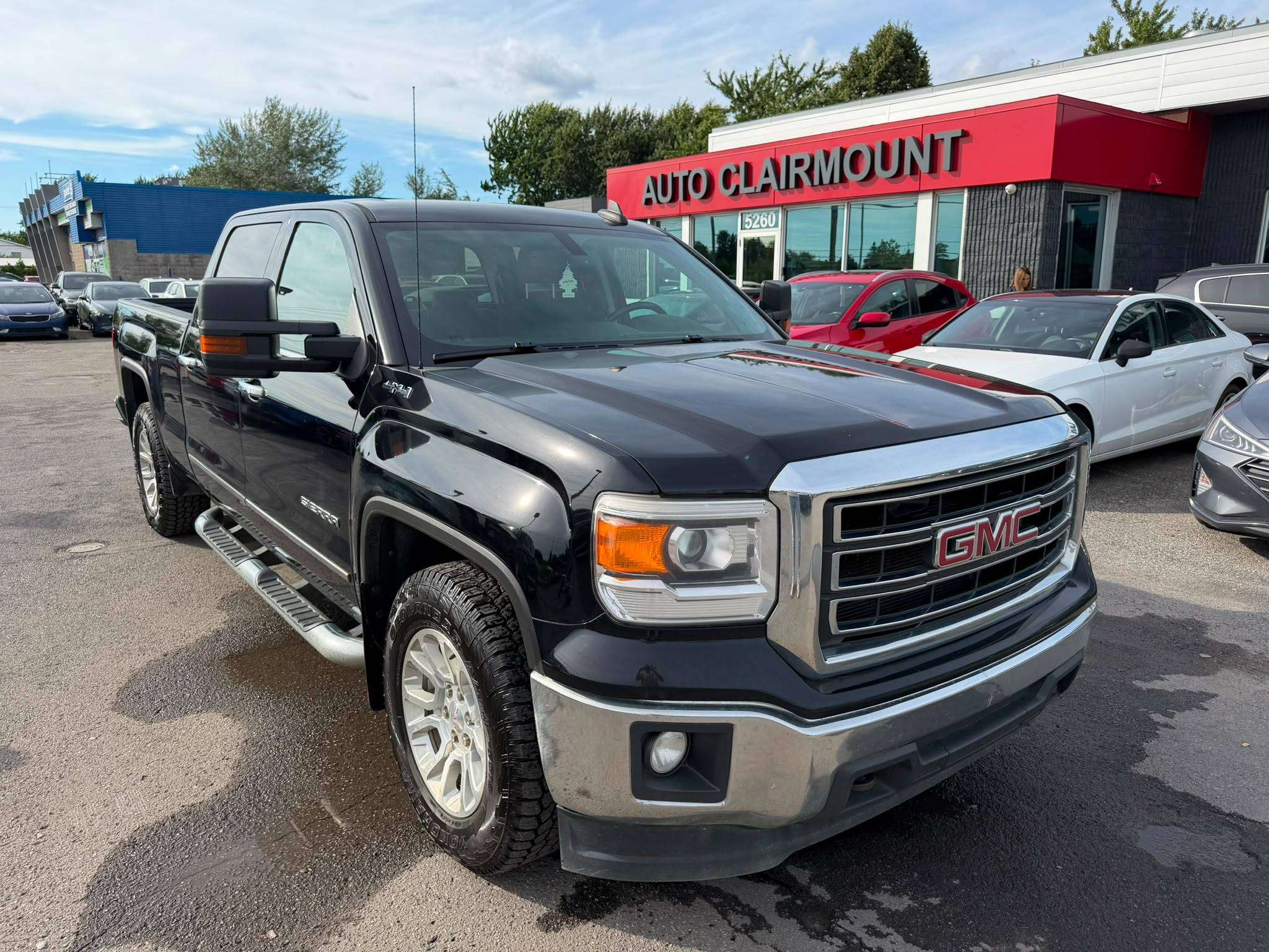 2015 GMC Sierra 1500 SLE - Image 9