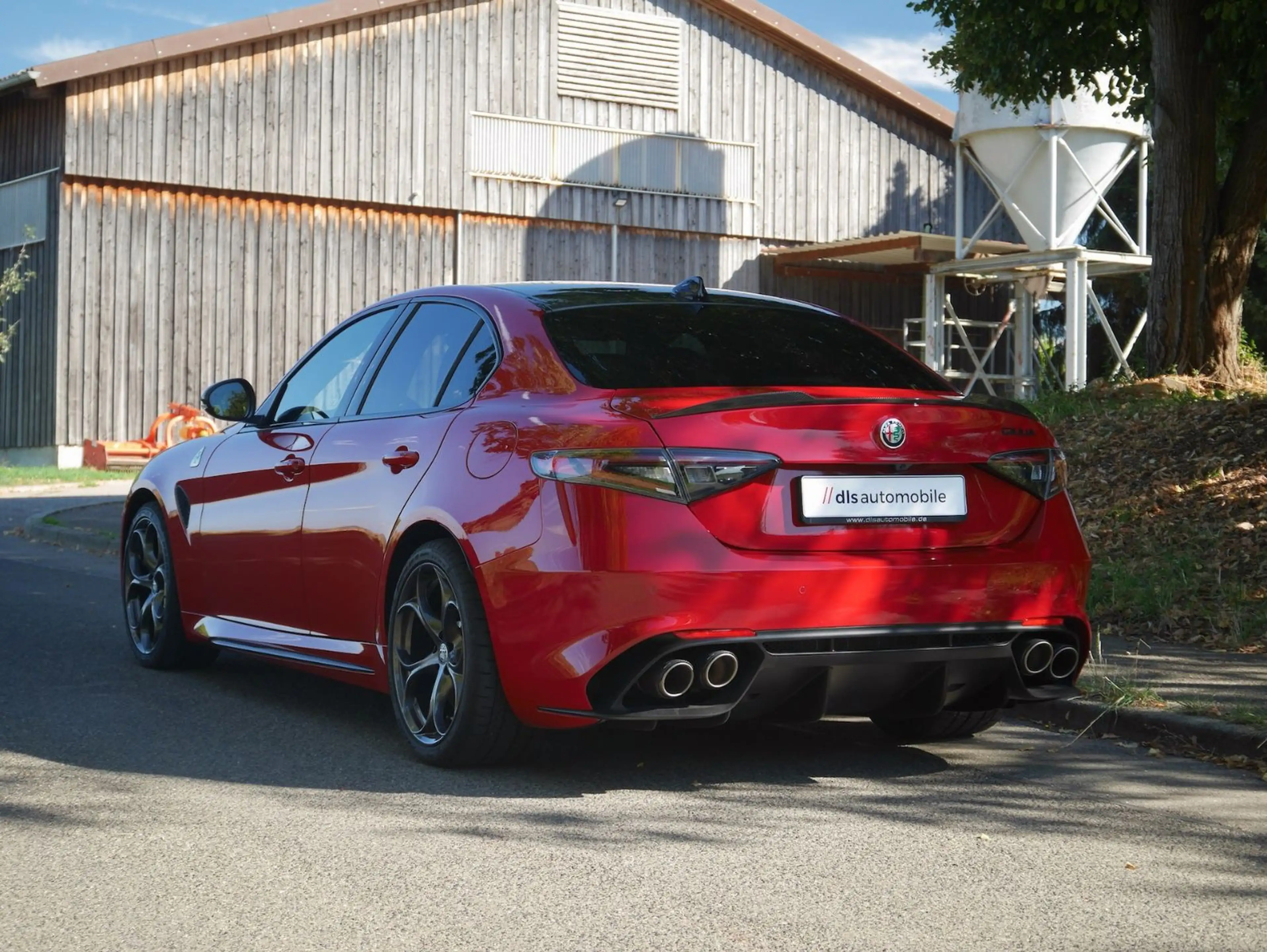 Alfa Romeo Giulia Quadrifoglio Oro //1 of 83//Carbon//Akrapovic! — photo 3