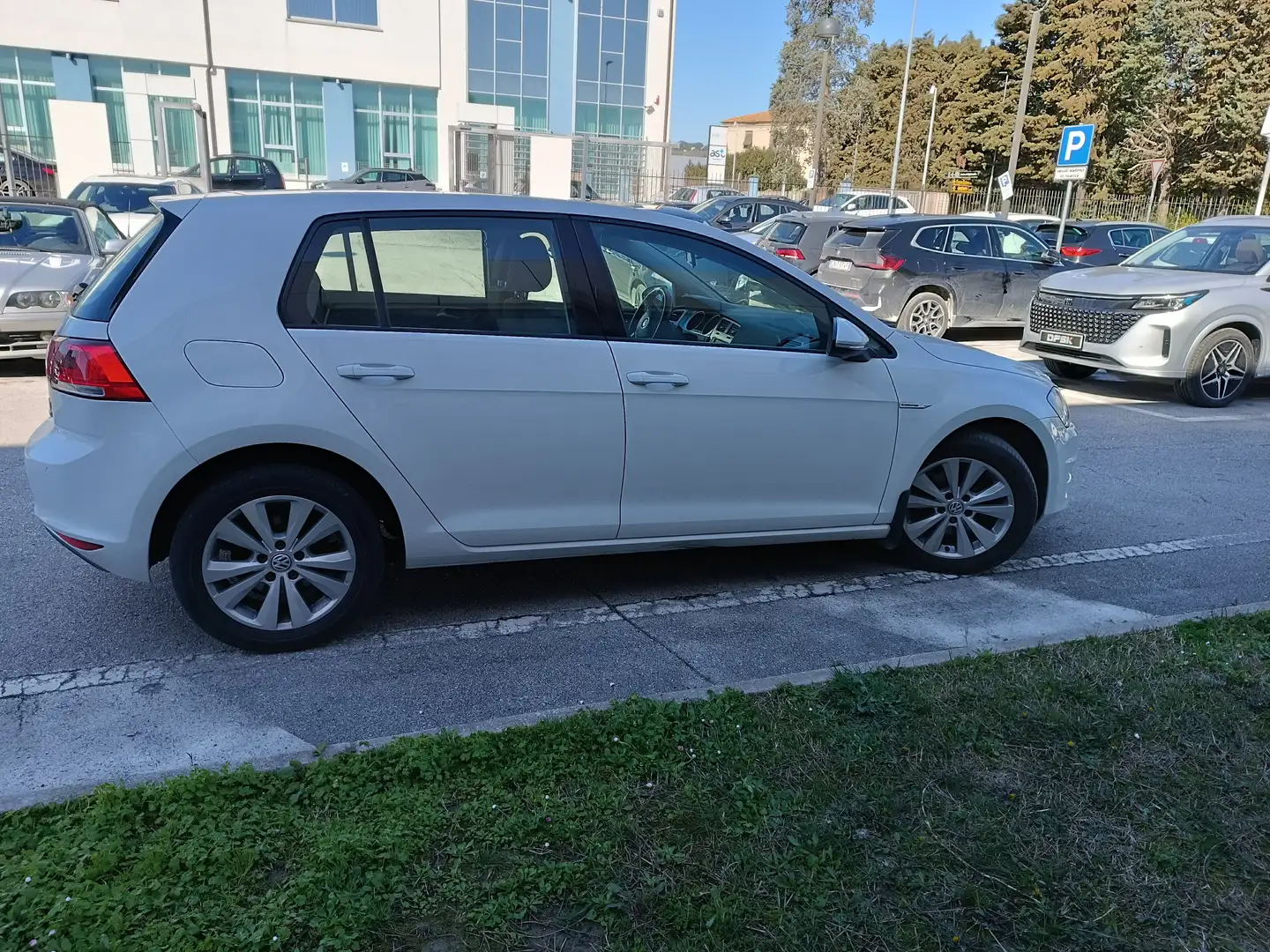 Volkswagen Golf 5p 1.4 tgi Comfortline Bianco - 2