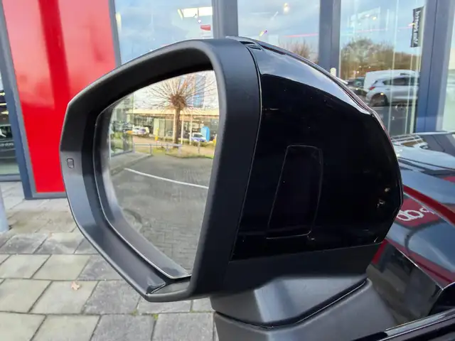 Audi RS Q3 view 12