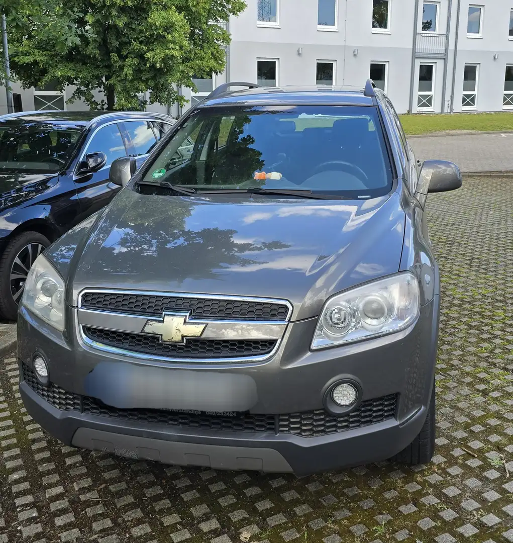 Chevrolet Captiva 2.4 2WD 5 Sitzer LS Grau - 1