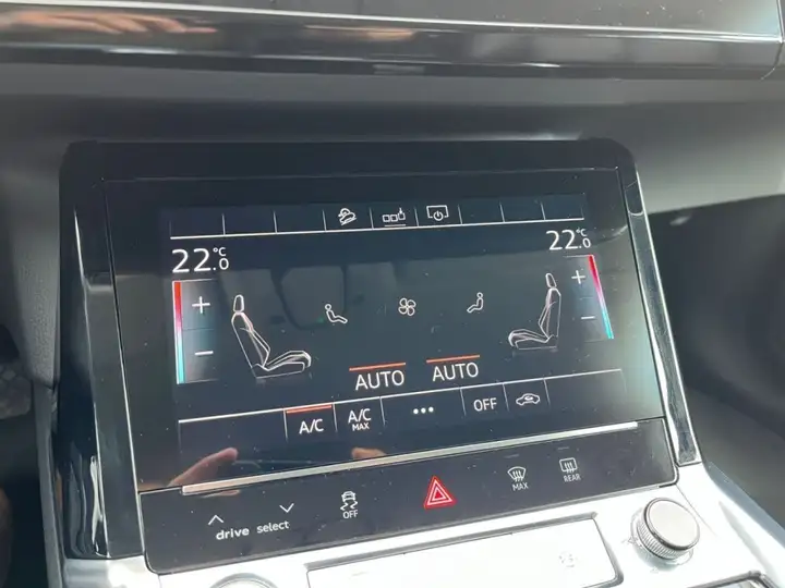 Audi e-tron 50 quattro Advanced 2020, foto 24