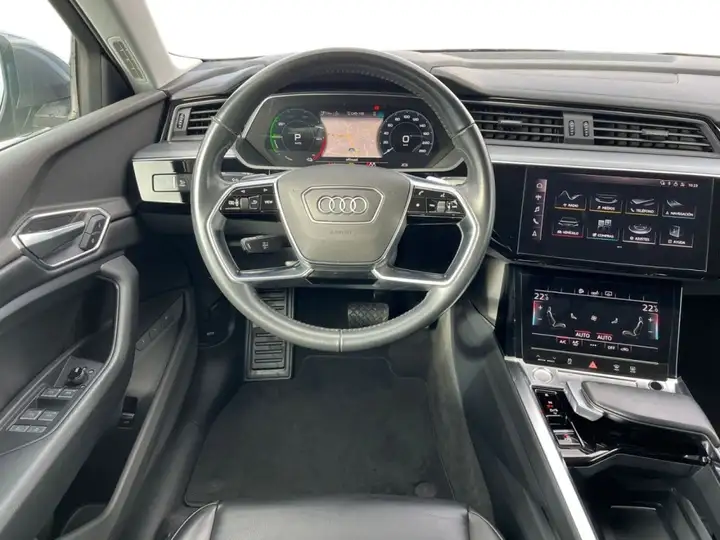 Audi e-tron 50 quattro Advanced 2020, foto 11