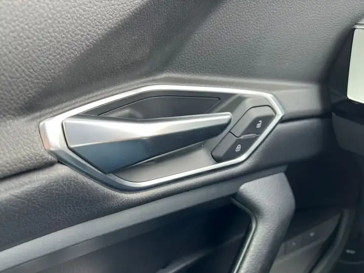 Audi e-tron 50 quattro Advanced 2020, foto 26