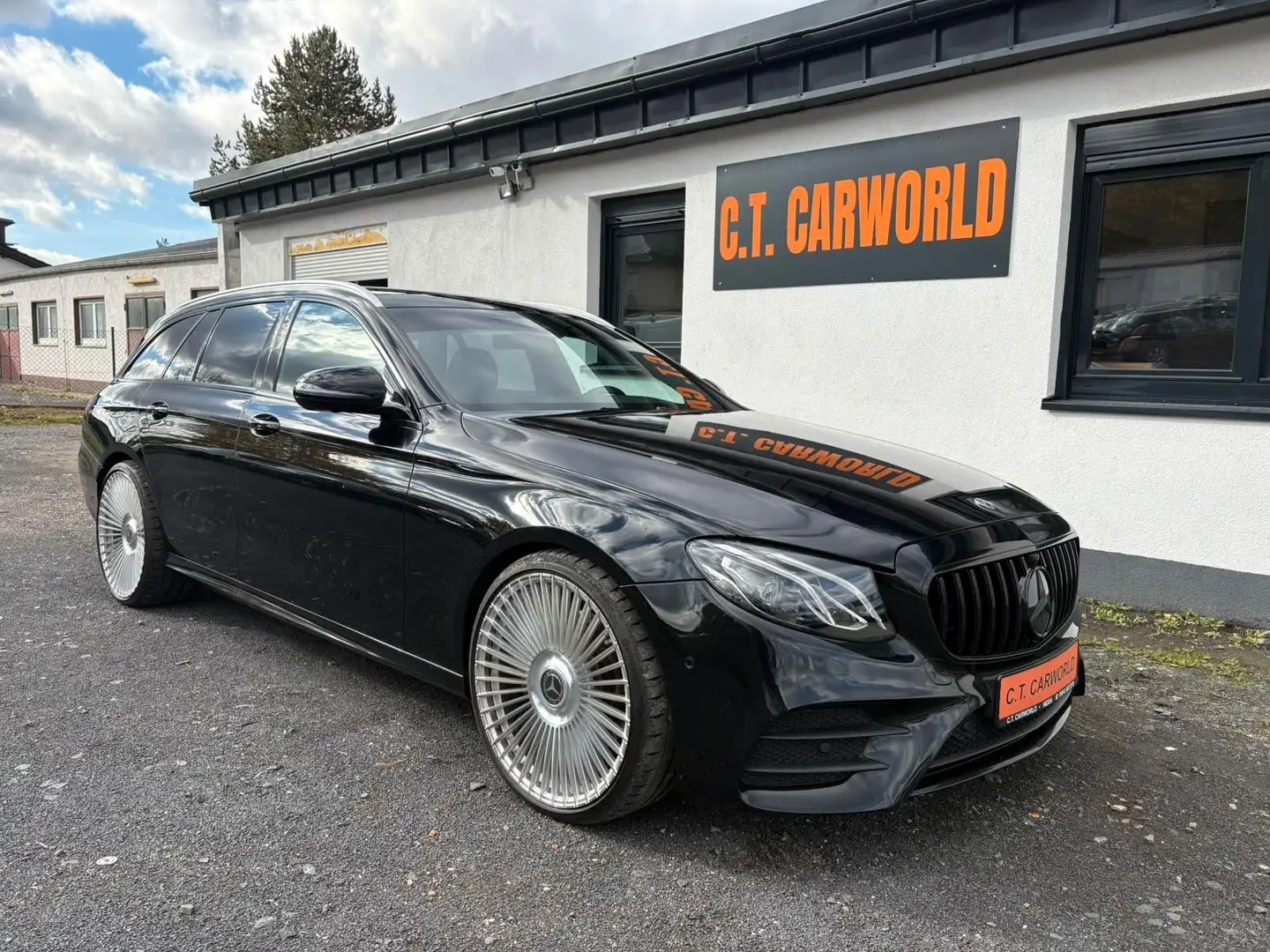 Mercedes-Benz E 400 AMG 4Matic GARANTIE / TEMPO / NAVI Schwarz - 1