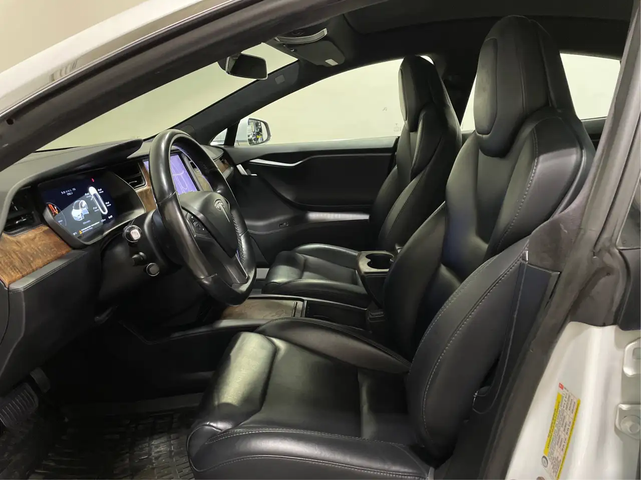 Tesla Model S снимка Tesla Model S