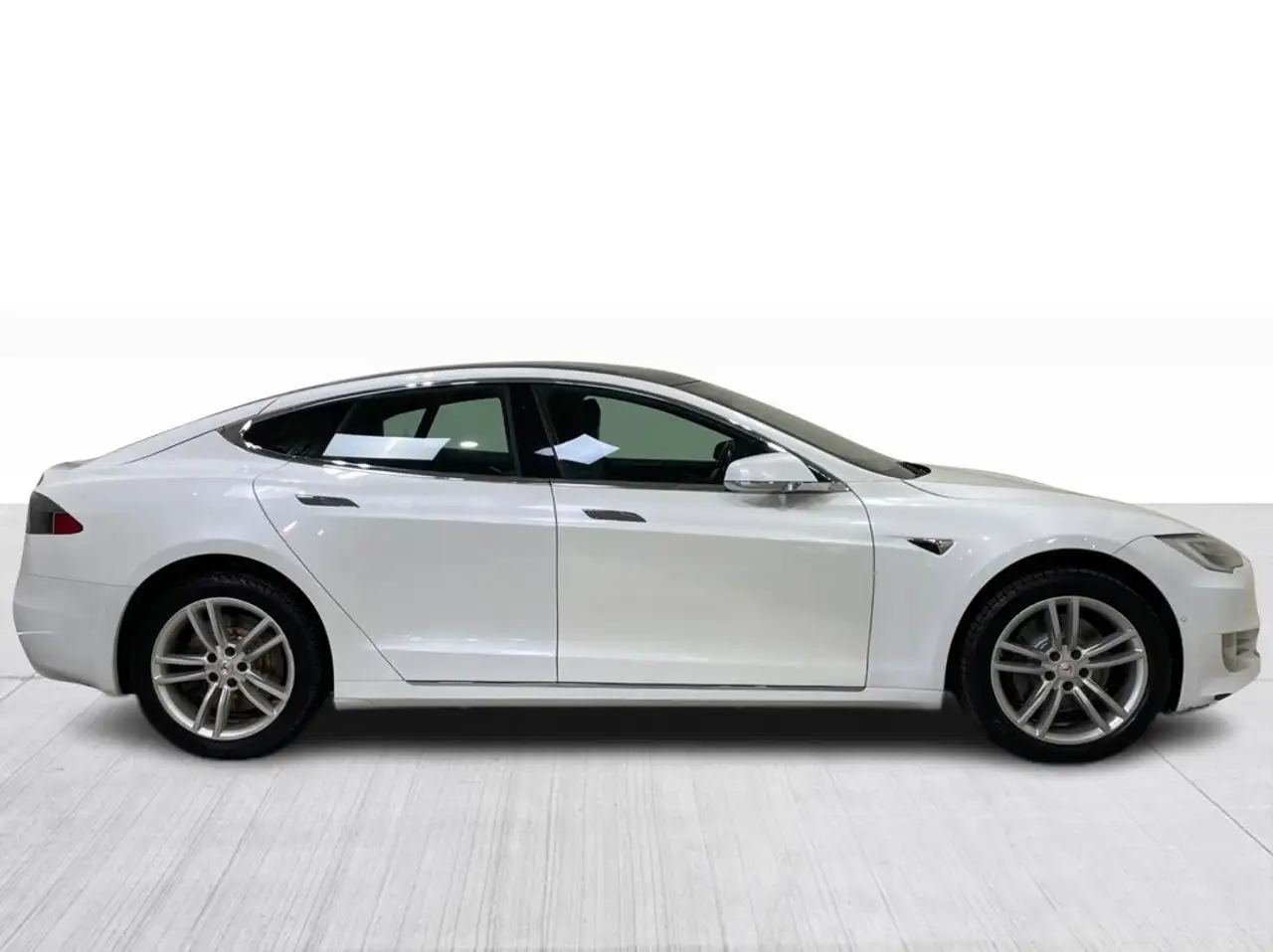 Tesla Model S снимка Tesla Model S