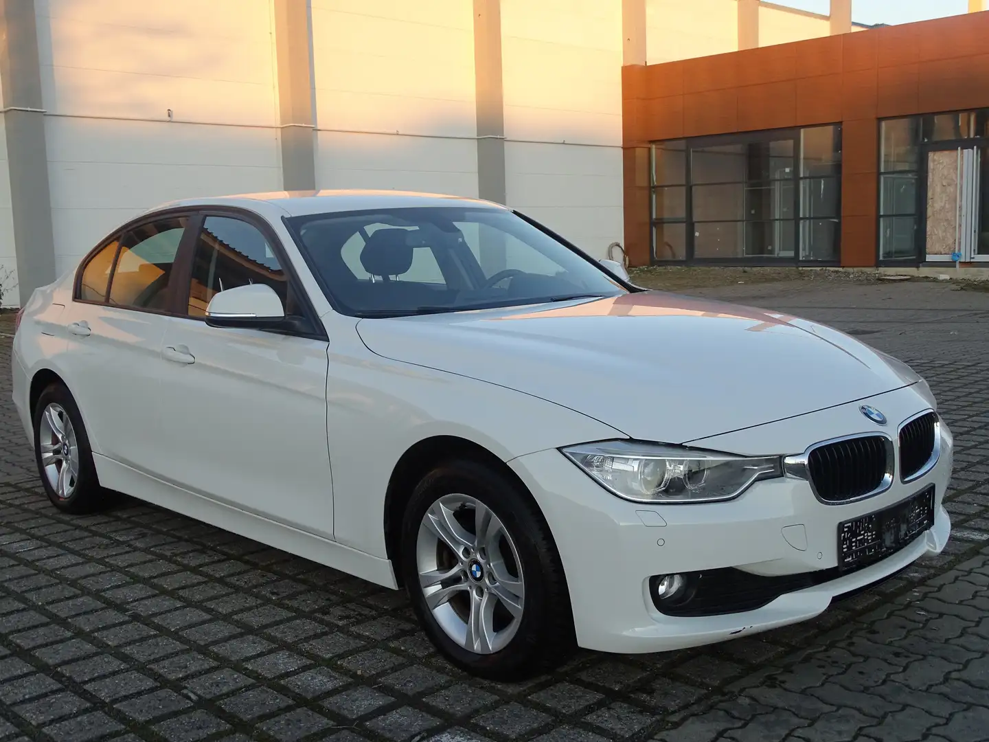 BMW 316 3er Diesel 316d*PDC*XENON*SITZHEIZUNG*TÜV NEU Weiß - 1