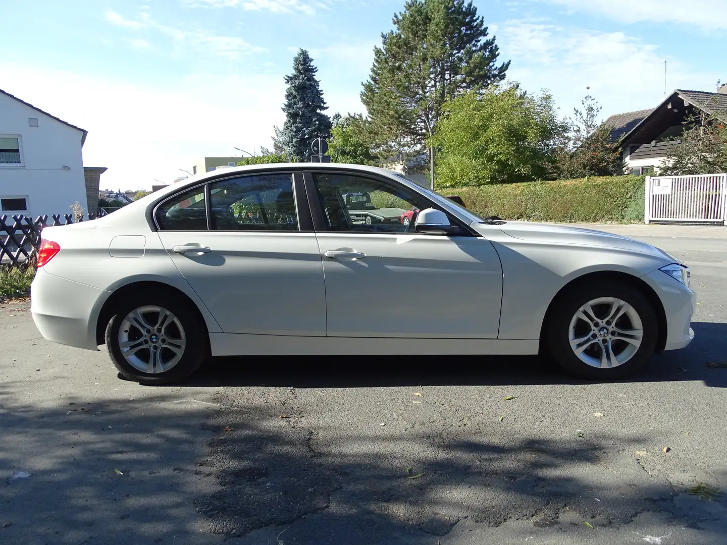 BMW 316 3er Diesel 316d*PDC*XENON*SITZHEIZUNG*TÜV NEU Weiß - 2