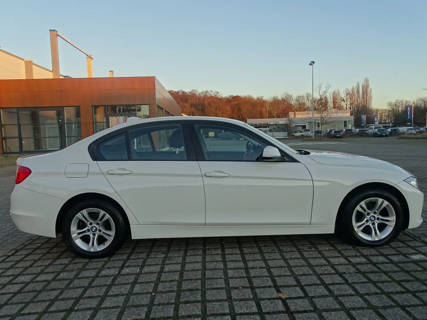 BMW 316 3er Diesel 316d*PDC*XENON*SITZHEIZUNG*TÜV NEU Weiß - 2