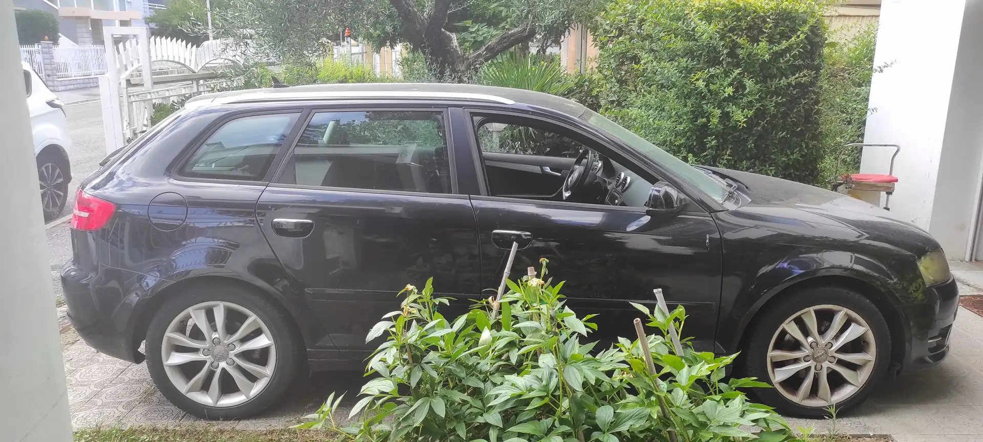 Audi A3 A3 II 2008 Sportback Sportback 1.6 tdi Ambition Nero - 2