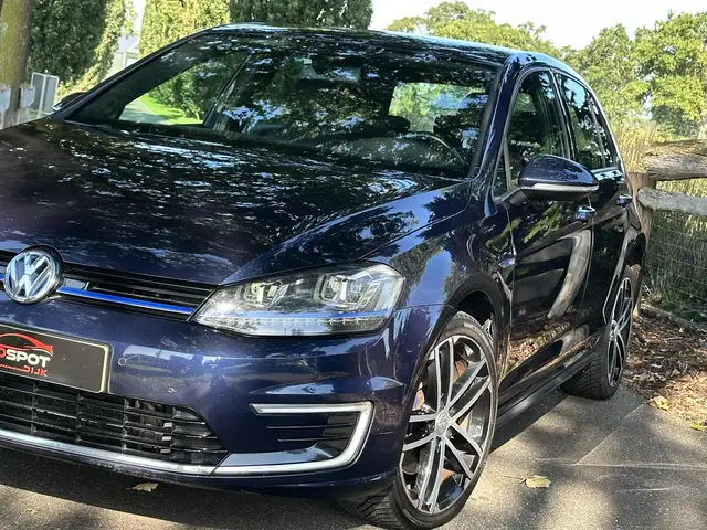 Volkswagen Golf view 2
