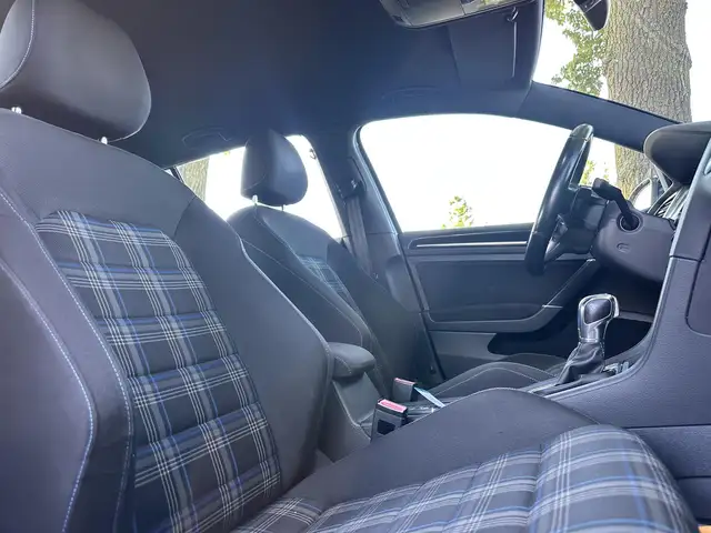 Volkswagen Golf view 25