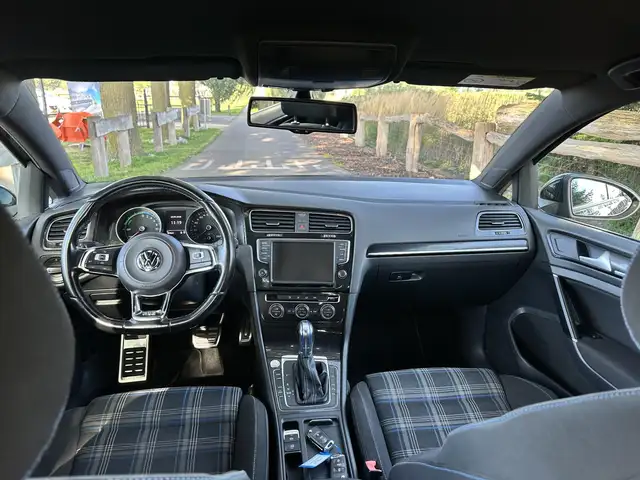Volkswagen Golf view 22