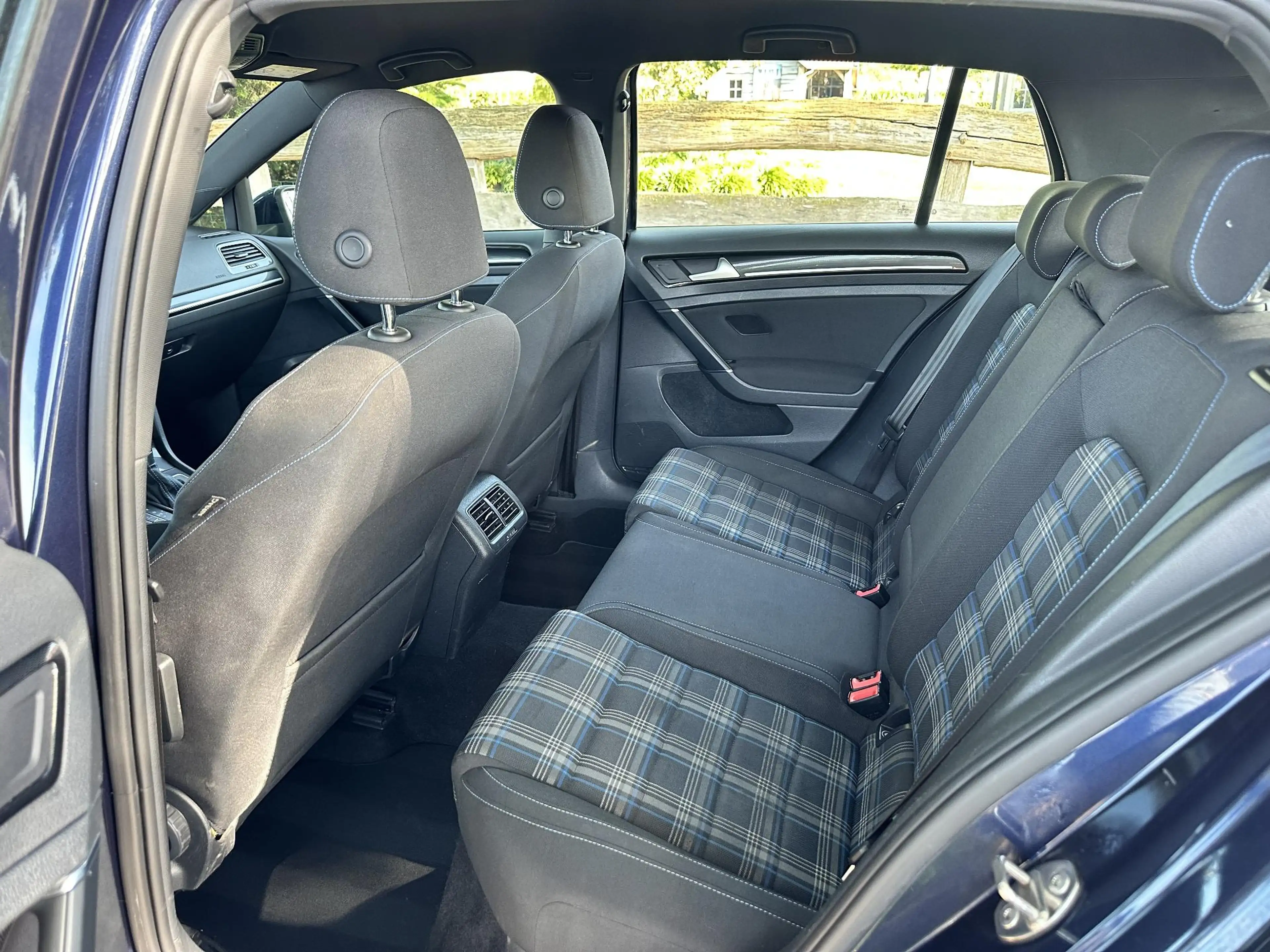 Volkswagen Golf GTE 1.4 TSI — photo 21