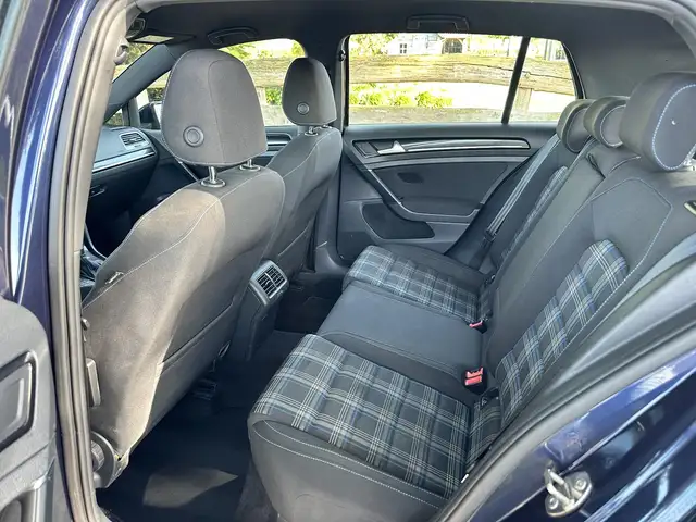 Volkswagen Golf view 21