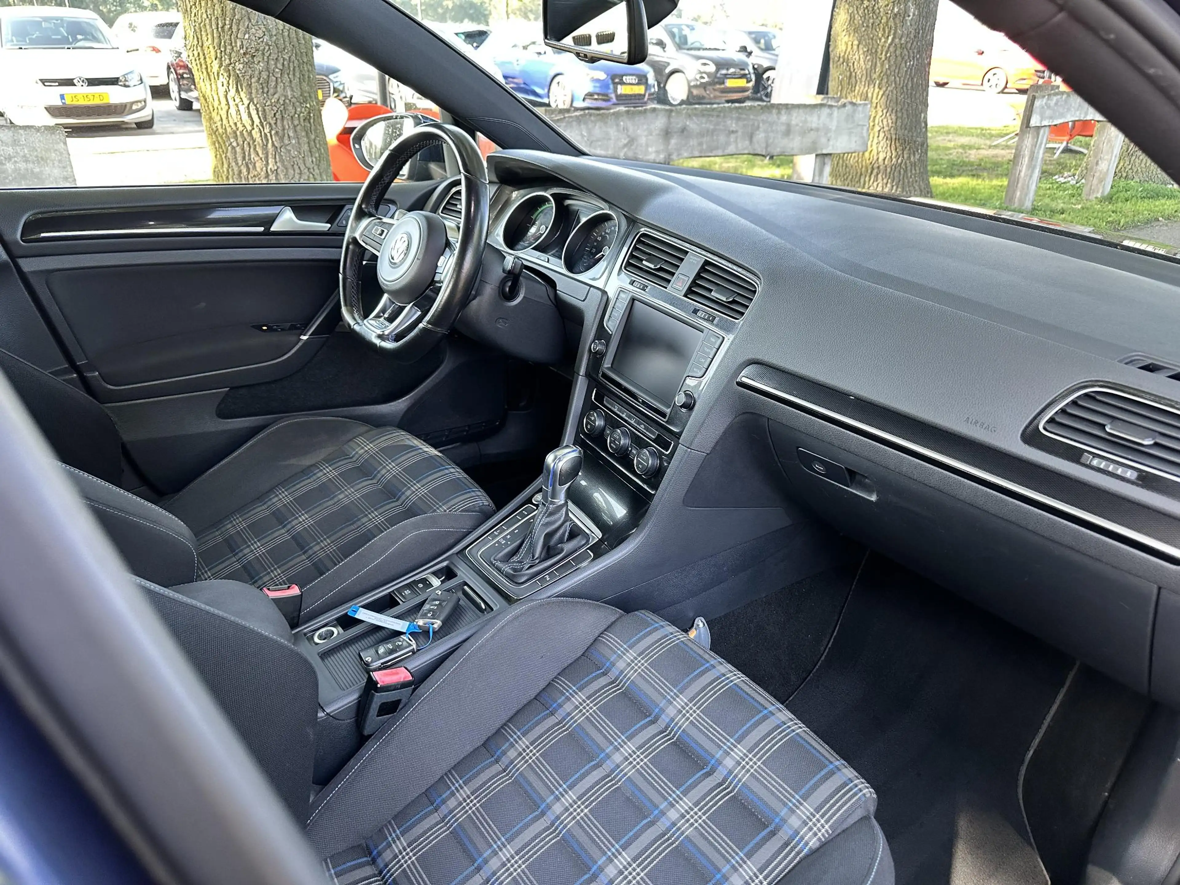 Volkswagen Golf GTE 1.4 TSI — photo 24