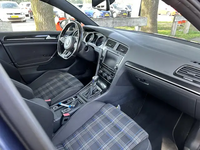 Volkswagen Golf view 24