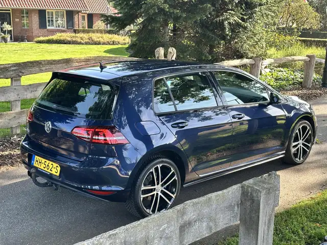 Volkswagen Golf view 10