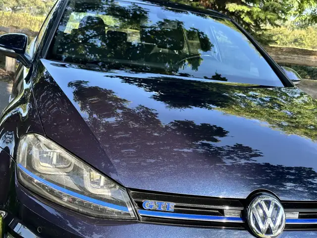 Volkswagen Golf view 3