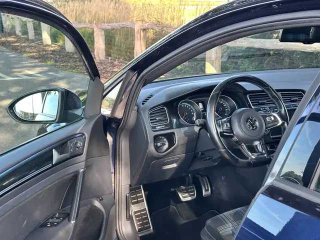 Volkswagen Golf view 18