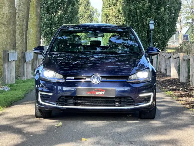 Volkswagen Golf view 6