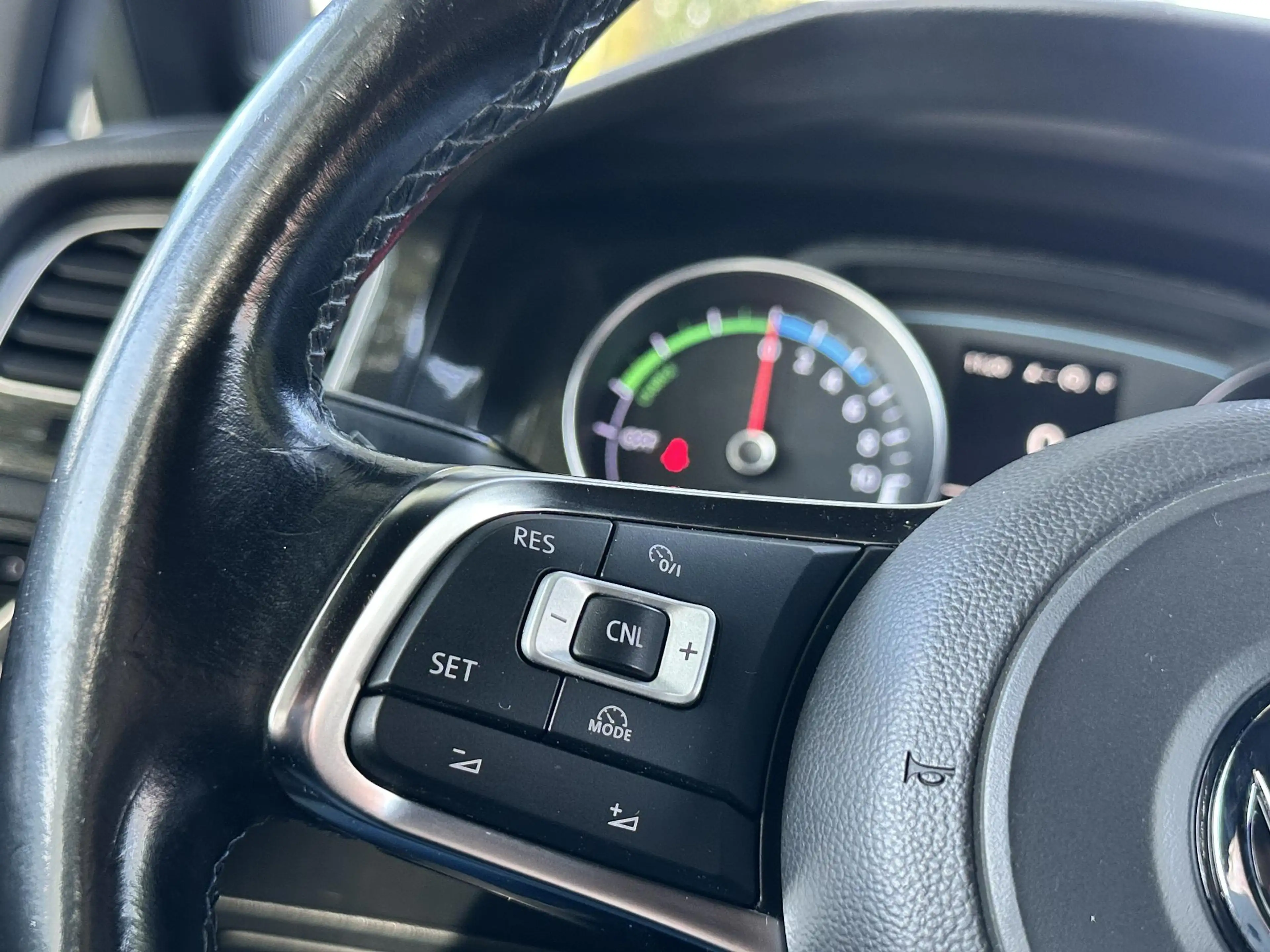 Volkswagen Golf GTE 1.4 TSI — photo 28