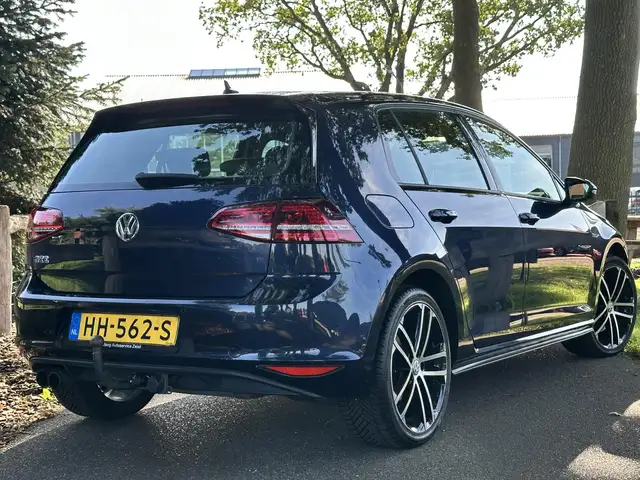 Volkswagen Golf view 5