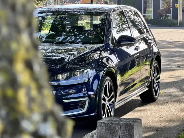 Volkswagen Golf view 17