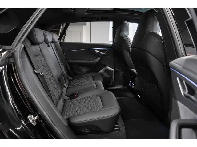 Audi RS Q8 view 10