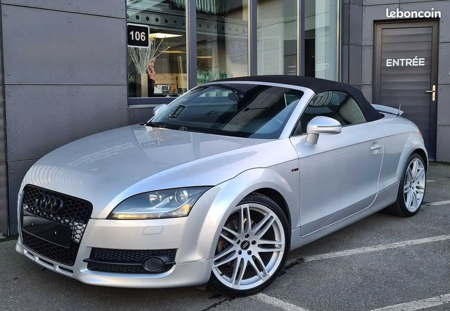 Audi TT Cabriolet S-line 200cv Grau - 2