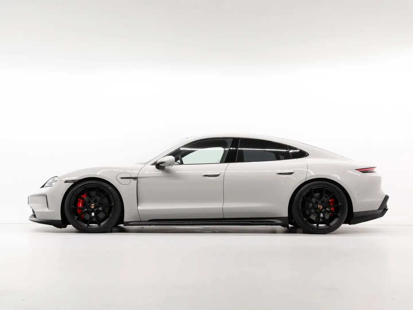 Porsche Taycan GTS - 2