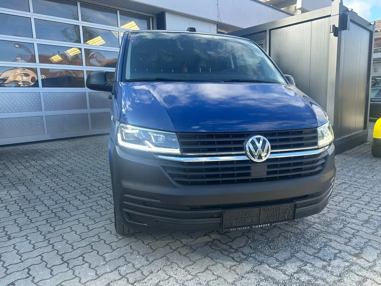 Volkswagen T6.1 Transporter Kastenwagen KR 2,0 TDI DSG Blau - 2