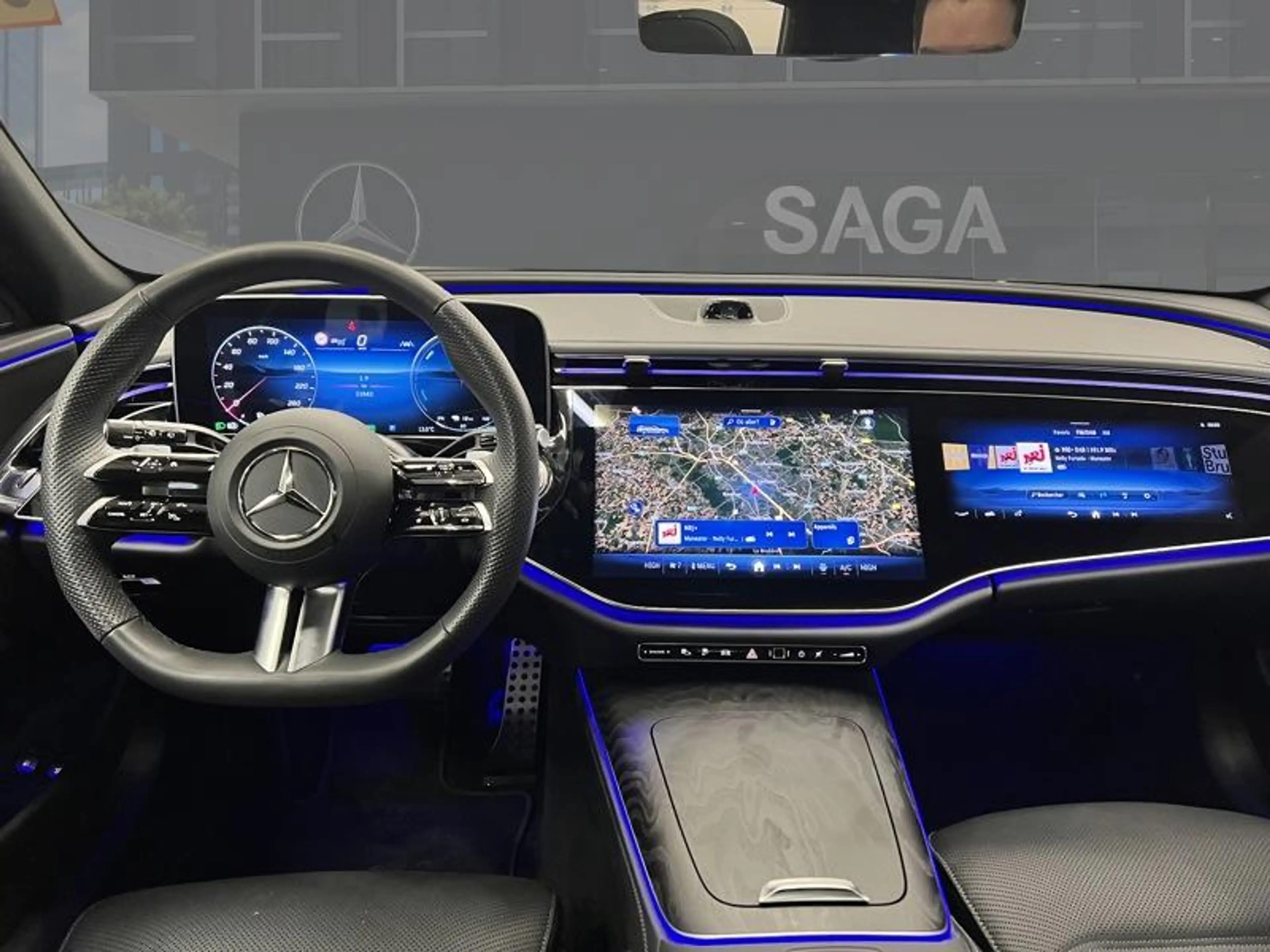 Mercedes-Benz E 300 e Break AMG Night Hyperscreen Pano — photo 6