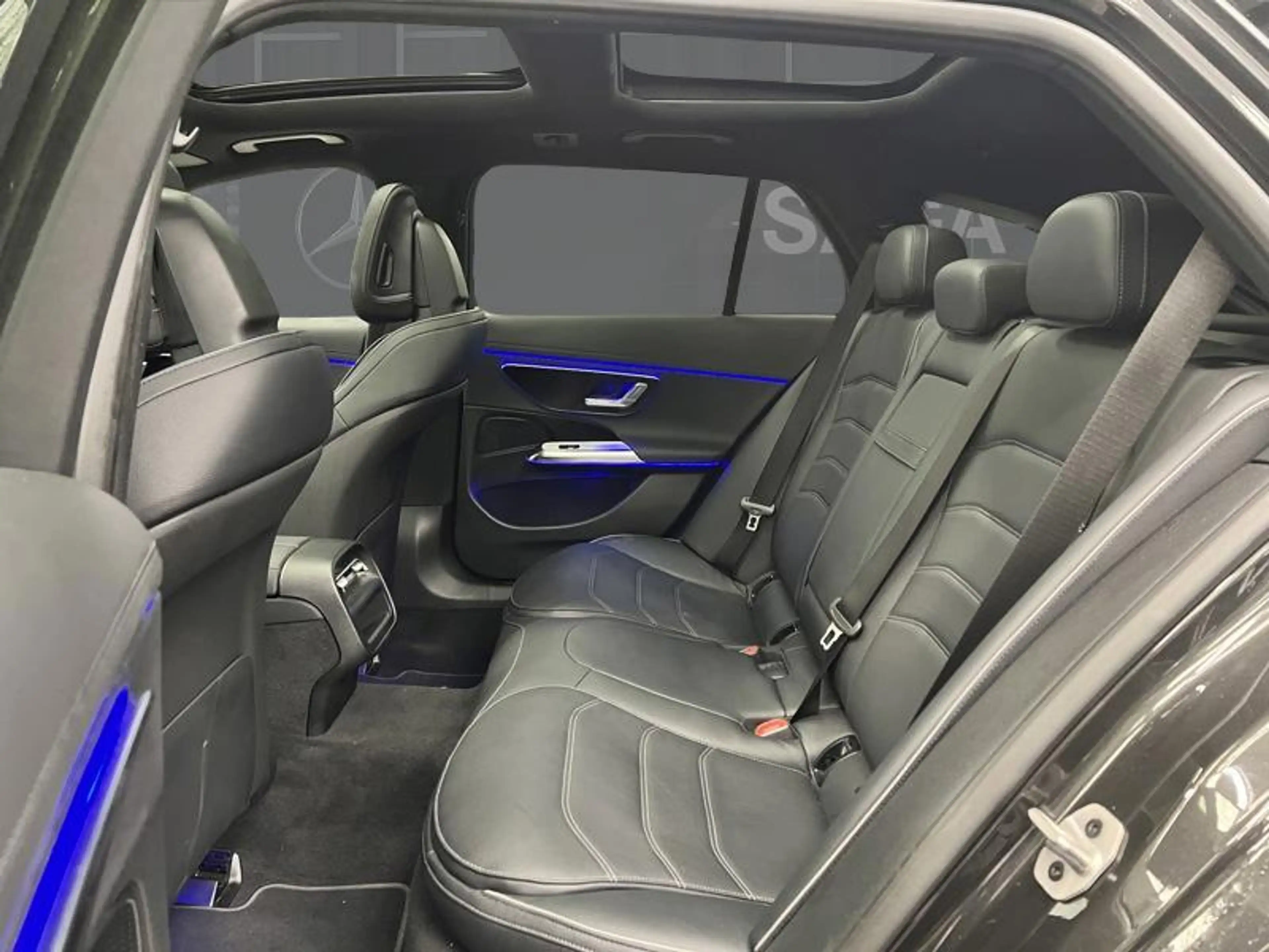 Mercedes-Benz E 300 e Break AMG Night Hyperscreen Pano — photo 9