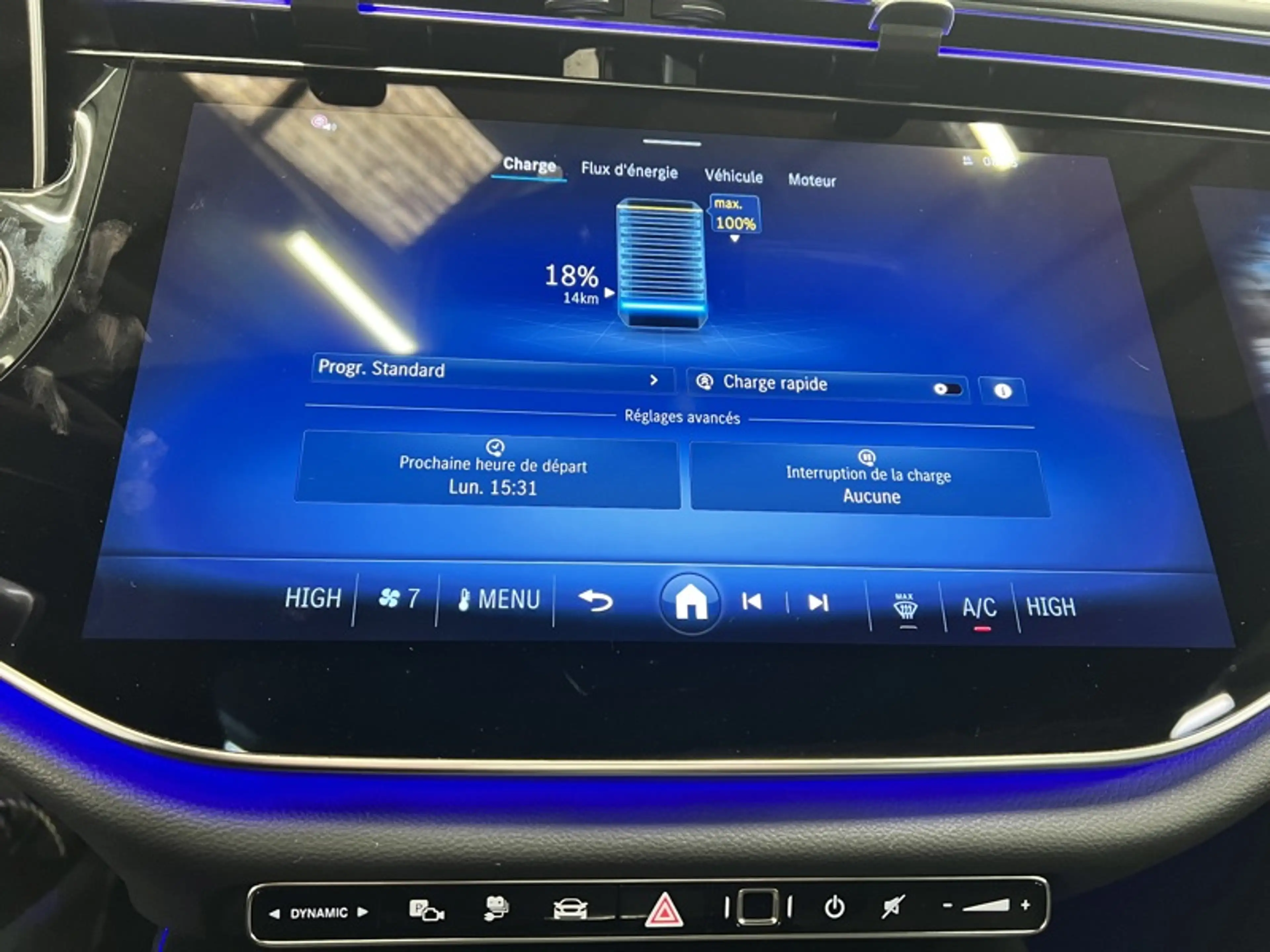 Mercedes-Benz E 300 e Break AMG Night Hyperscreen Pano — photo 15