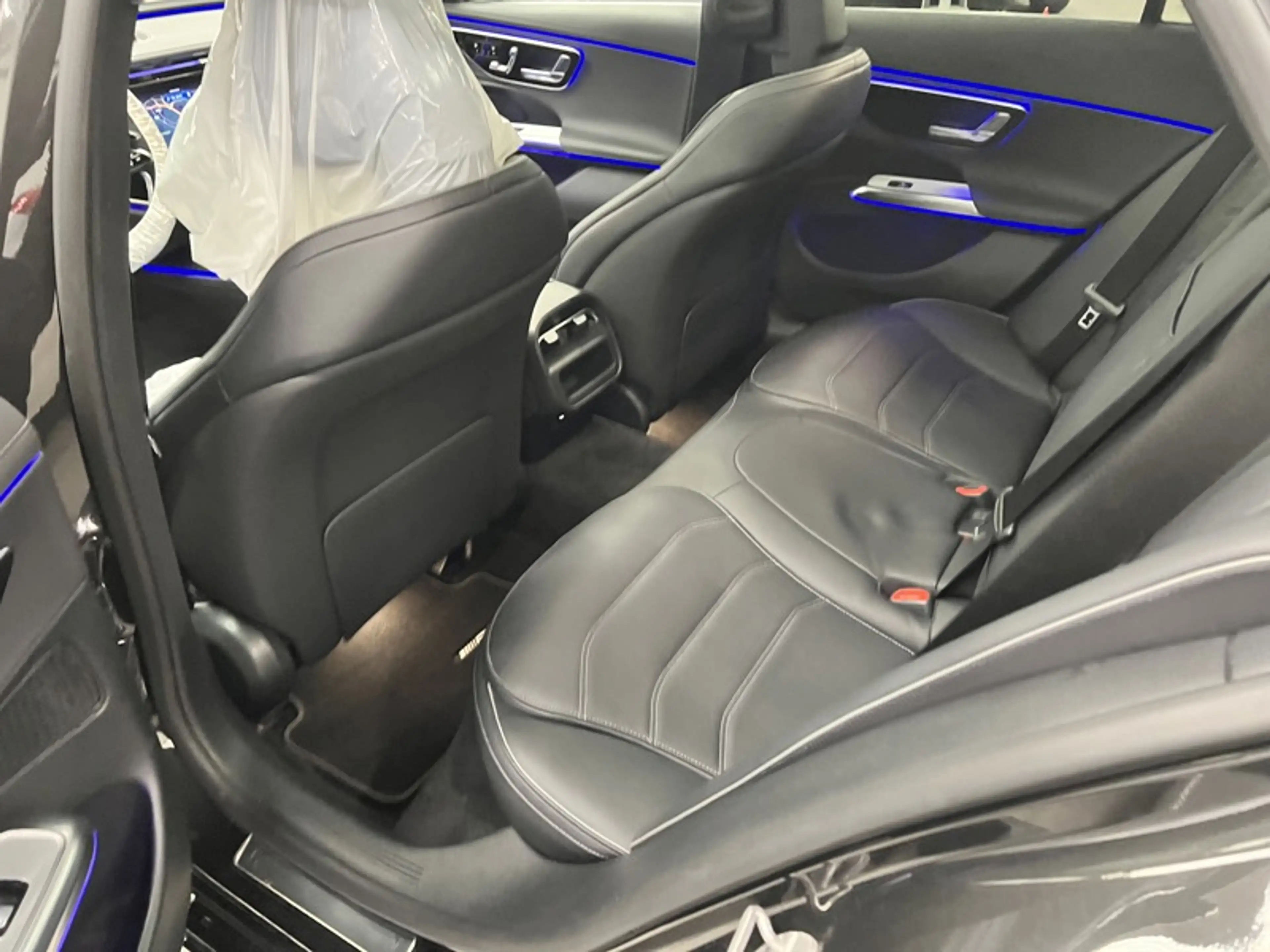 Mercedes-Benz E 300 e Break AMG Night Hyperscreen Pano — photo 20